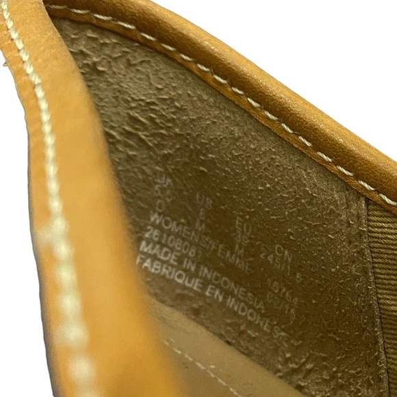 Clarks Henderson Bird Leather Flats - Picture 9 of 10